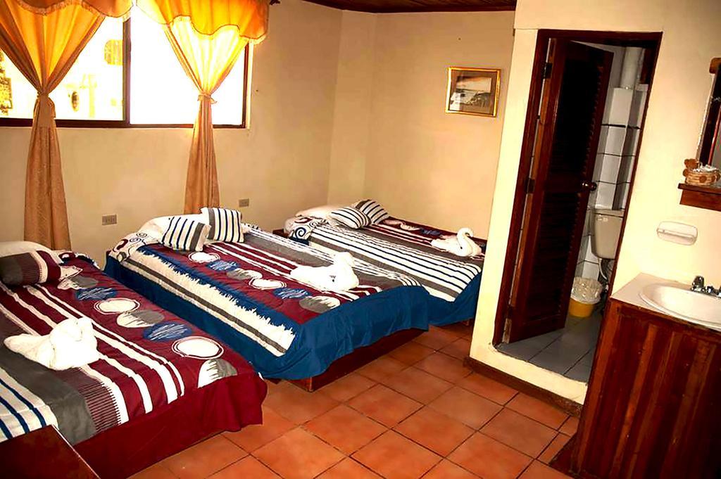 Hostal Castro Galapagos Puerto Ayora  Habitación foto